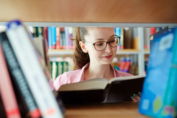 University student in library — Stock Photo, Image