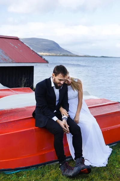 Couple se reposant sur le bateau — Photo