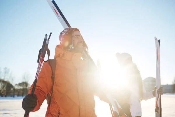 Skiers in winter forest — Stock Photo, Image