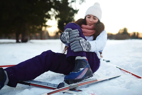 Female skier after accident — Stock Photo, Image