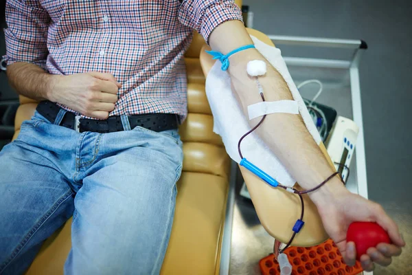 Voluntariado donando sangre —  Fotos de Stock