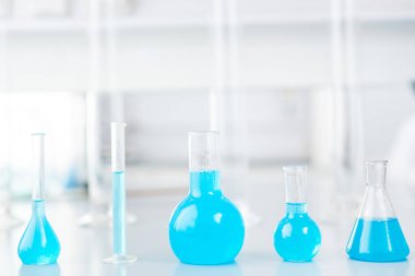 tüpler ve şişe kimyasal elementler ile