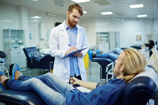 Clinician and donor — Stock Photo, Image