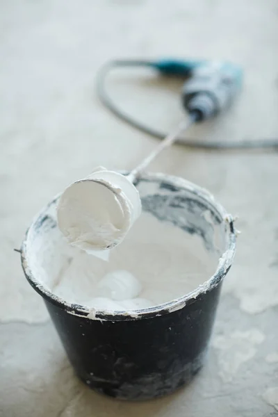 Cubo con enjuague y mezclador — Foto de Stock