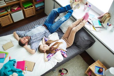 Baba ve kızı huzur içinde uyuyor