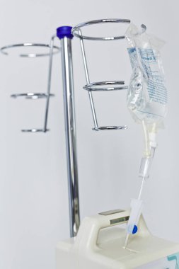  şeffaf sodyum şişeyle damla 