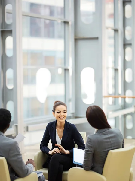 Empresários que têm reunião — Fotografia de Stock