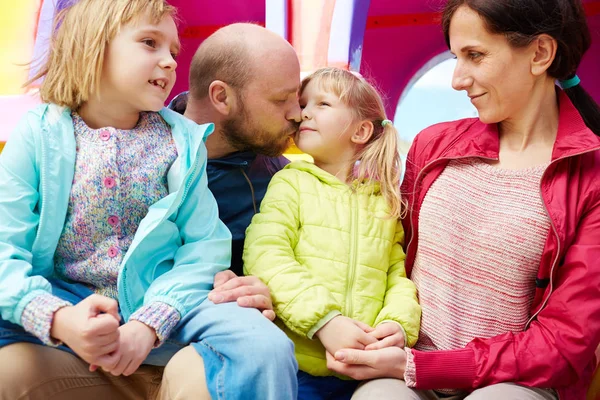 Familia encantadora juntos — Foto de Stock