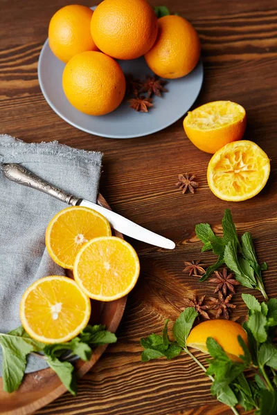 Cutted oranges and towel with knife — Stock Photo, Image