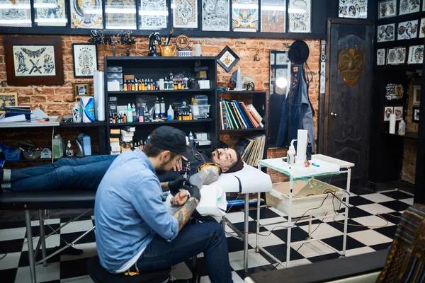Moderna tatuering salongen — Stockfoto