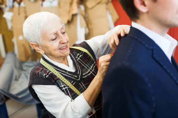 Funcionamiento de sastre moderno — Foto de Stock