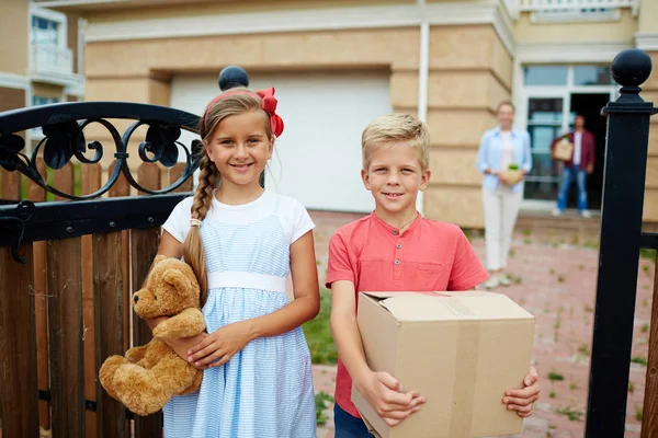 Children Moving House — Stock Photo, Image