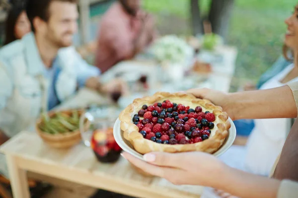 딸기와 신선한 오픈 파이 — 스톡 사진