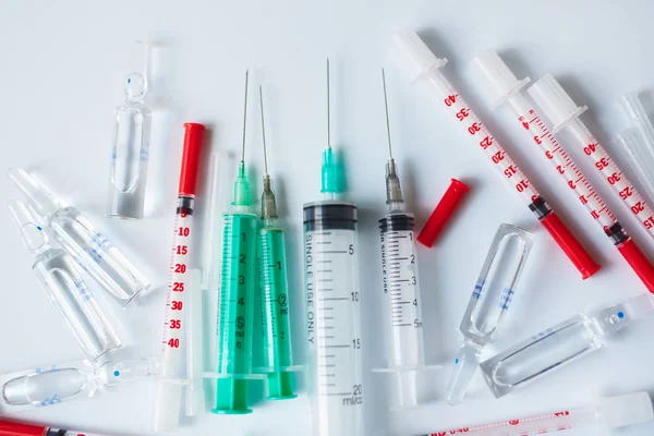 Tek kullanımlık şırınga iğneleri ile