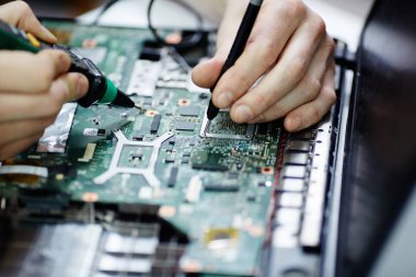 erkek test elektrik akımı eller
