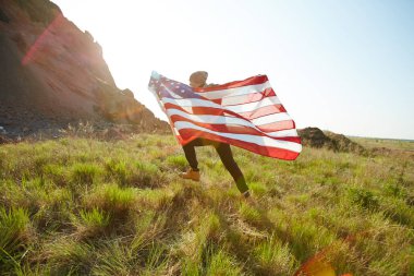 Gündüz koşan adam