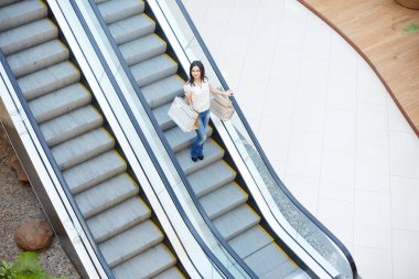 aşağıya doğru hareket Alışverişkoliğin 