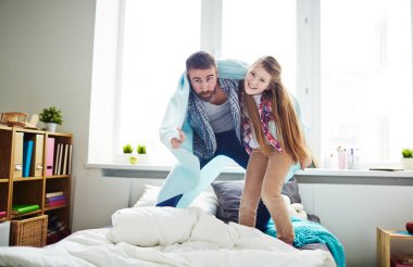 kız babası sarılma