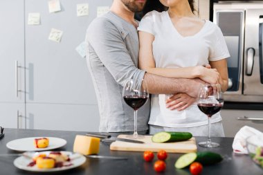 adam kucaklayan eşi tarafından tablo