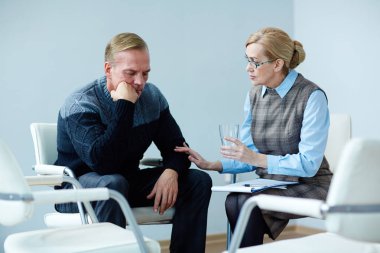 bardak su sunan psikiyatrist