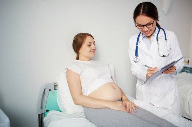 Doktor hasta analizleri gösterilen