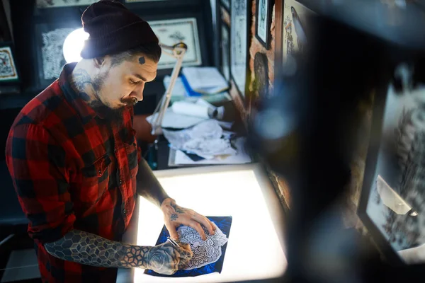 Preparing tattoo sketch — Stock Photo, Image