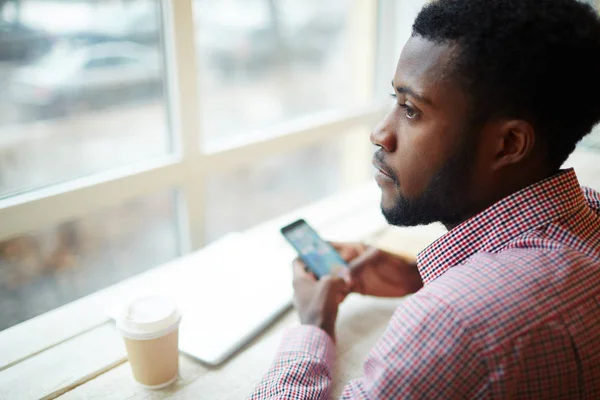 Joven hombre de negocios afroamericano — Foto de Stock