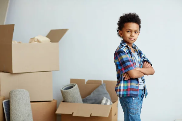 Boy looking at camera — Stock Photo, Image