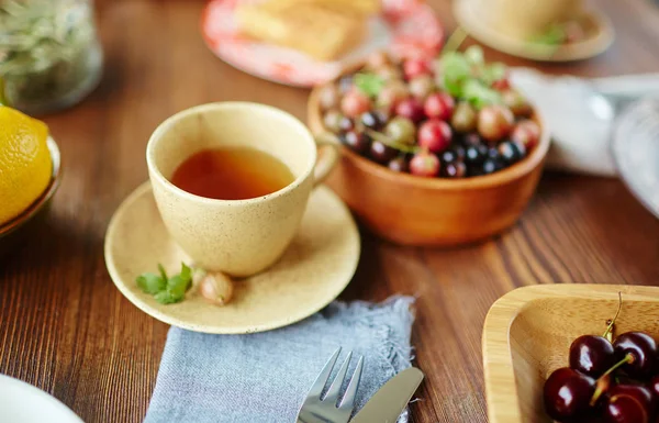 Taza de té de hierbas aromáticas —  Fotos de Stock