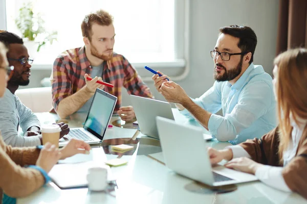 Gente de negocios teniendo reunión — Foto de Stock