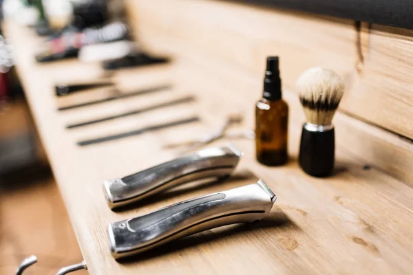 Lugar de trabajo del peluquero en la barbería — Foto de Stock