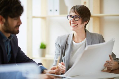 belgeleri teslim işkadını 