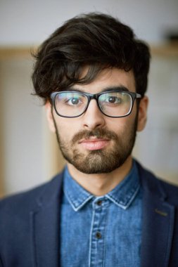 başarılı genç iş uzmanı 