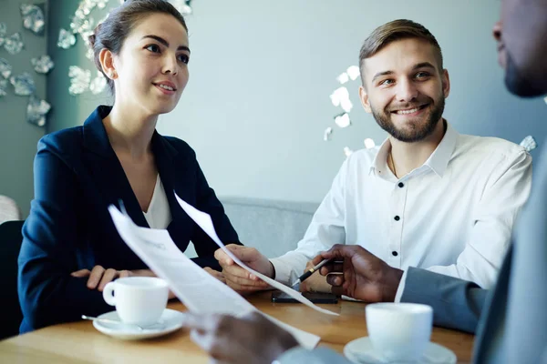 Gente de negocios en reunión — Foto de Stock