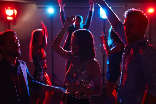 Young dancers in club — Stock Photo, Image