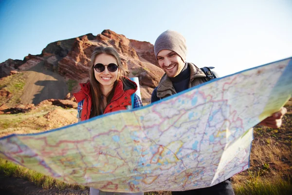 Happy couple of adventurers — Stock Photo, Image