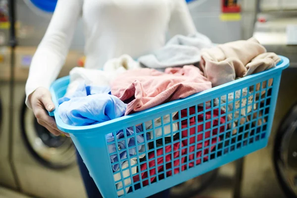 Basket with dirty clothes — Stock Photo, Image