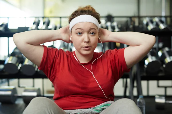 Woman while working out — Stock Photo, Image