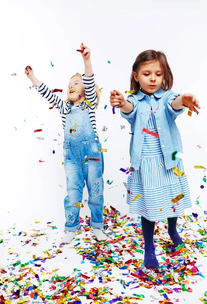 Adorable Kids Throwing Confetti — Stock Photo, Image