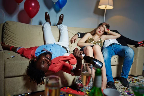 Pessoas bêbadas após a festa — Fotografia de Stock