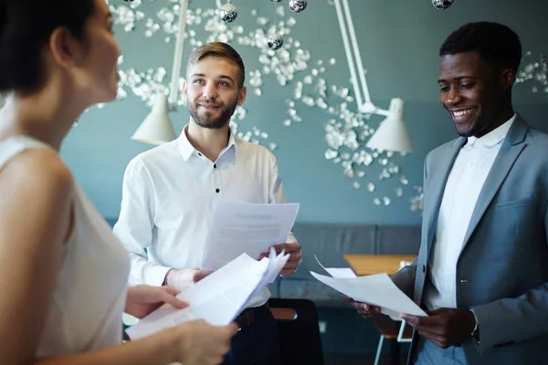 Gente de negocios en reunión — Foto de Stock