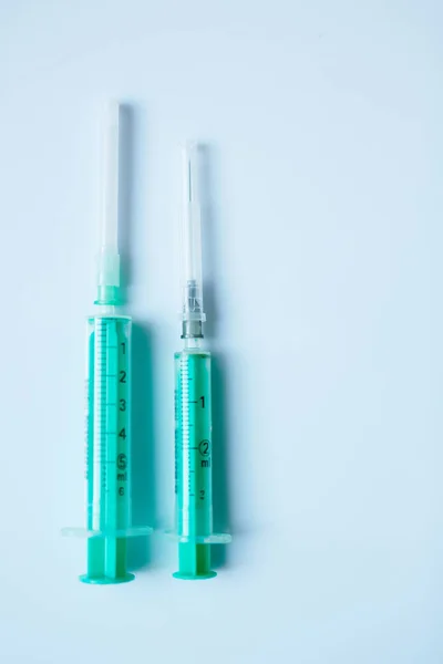 Green plastic syringes — Stock Photo, Image