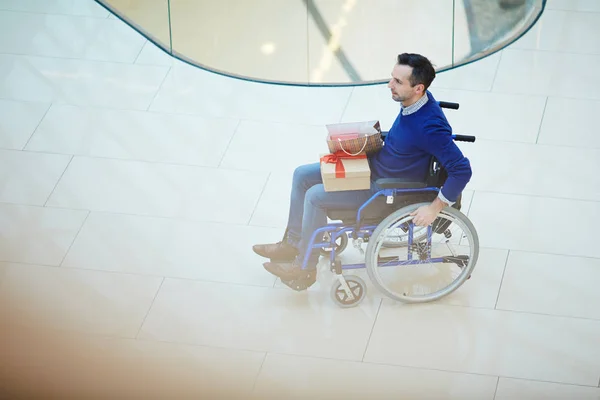 Niepełnosprawnych konsumentów na wózku inwalidzkim — Zdjęcie stockowe