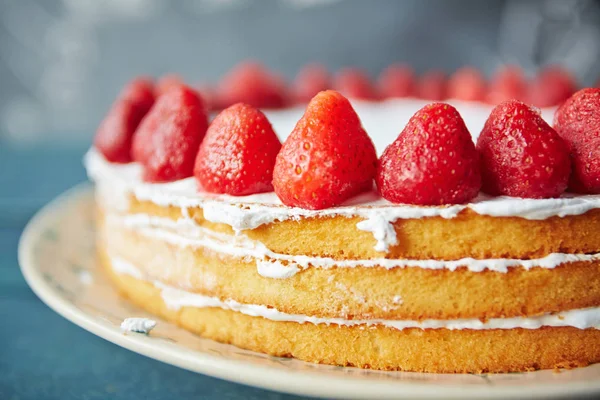 Simple creamy naked cake — Stock Photo, Image