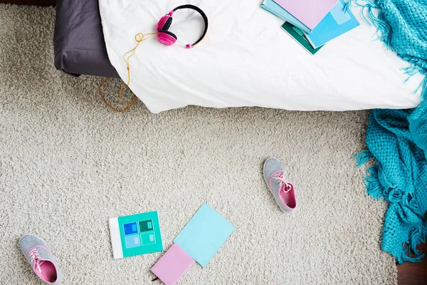 Messy teen bedroom — Stock Photo, Image