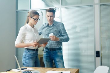 Yöneticileri için sunuyu hazırlarken net tarama