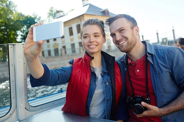 Něžný Milenec Takže Selfie Během Plavby Dobrodružství — Stock fotografie