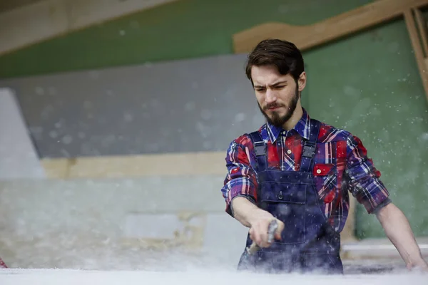 Fabrieksarbeider Koeling Snelle Staal Met Speciale Spray — Stockfoto