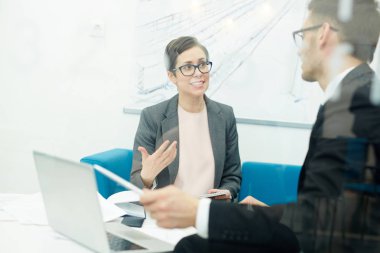 Kendine güvenen ekonomistler toplantısında Mali veri tartışıyor