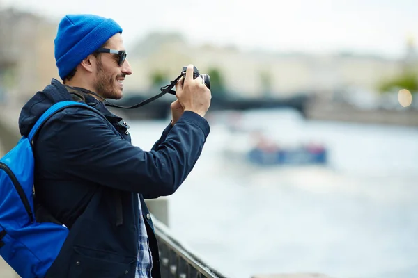 Moderner Video Blogger Fotografiert Sehenswürdigkeiten Für Vlog — Stockfoto